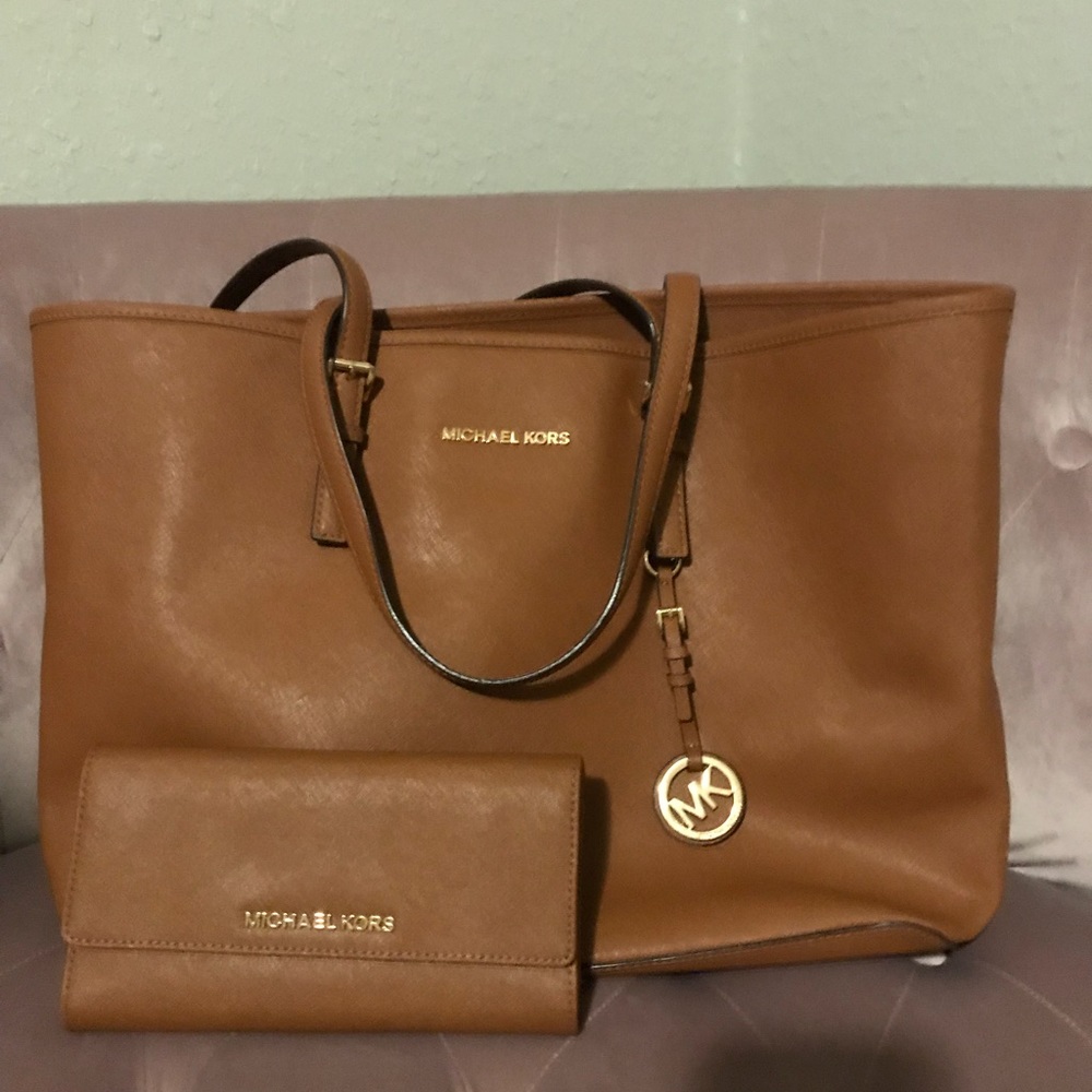 100% authentic Michael Kors pocketbook and wallet